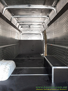 Mercedes-Benz Sprinter L4 обшивка грузового отсека аллюминием