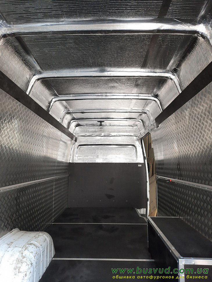 Mercedes-Benz Sprinter L4 обшивка грузового отсека аллюминием в Киеве