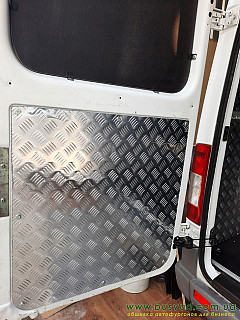 Mercedes-Benz Sprinter L4 обшивка грузового отсека алюминием пол двери и стены