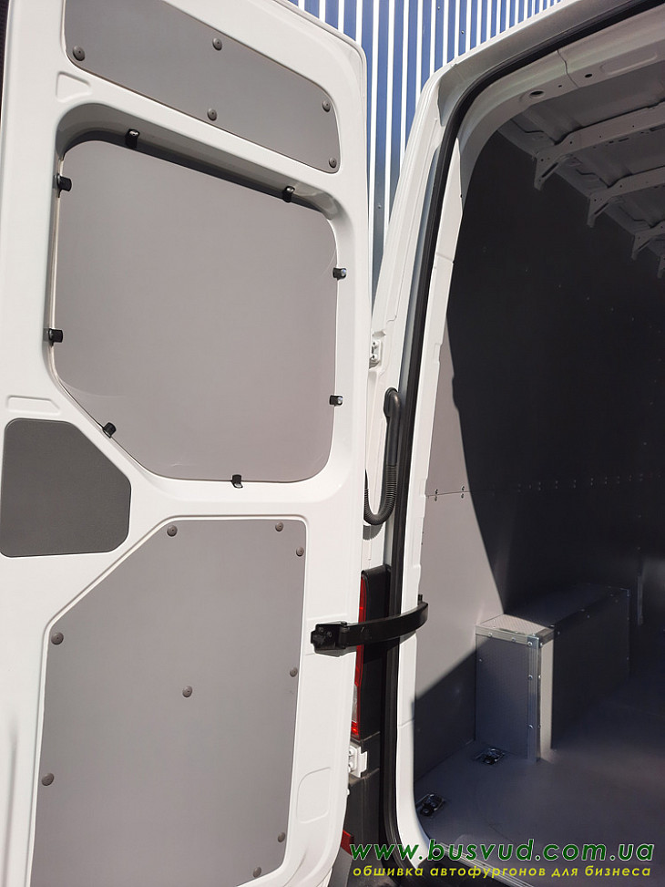 Volkswagen Crafter new L4 обшивка автофургона профессионально