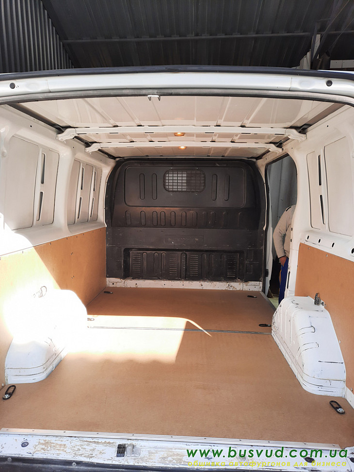 Ford Transit (напольное МДФ) обшивка автофургона в Киеве