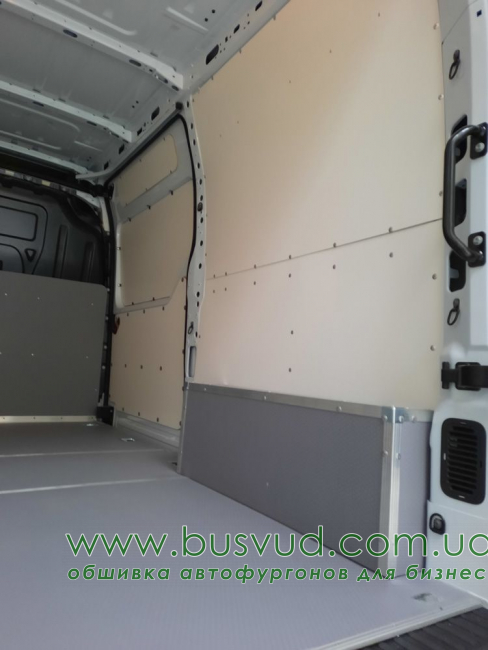 Обшивка стен фургона Renault Master L2H2 Обшивка стен фургона Renault Master L2H2
