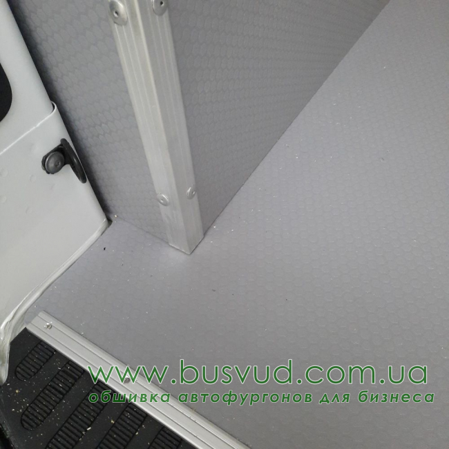 Обшивка стен фургона Renault Master L2H2 Обшивка стен фургона Renault Master L2H2