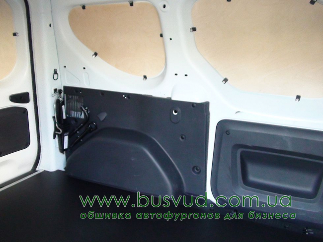 Обшивка стен фургона Renault Dokker Van L1H1 Обшивка стен фургона Renault Dokker Van L1H1