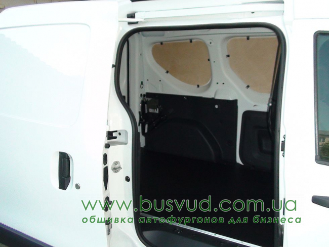Обшивка стен фургона Renault Dokker Van L1H1 Обшивка стен фургона Renault Dokker Van L1H1