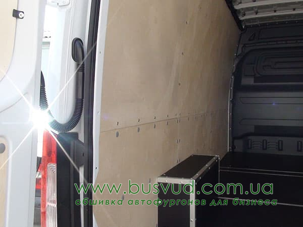 Обшивка стен фургона Mercedes-Benz Sprinter L3H2