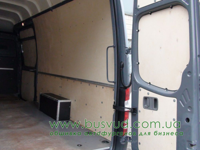 Обшивка стен фургона Mercedes-Benz Sprinter L4H3