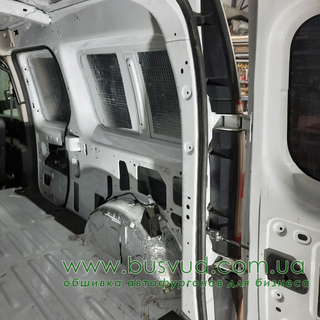 Обшивка стен фургона Renault Kengoo L2