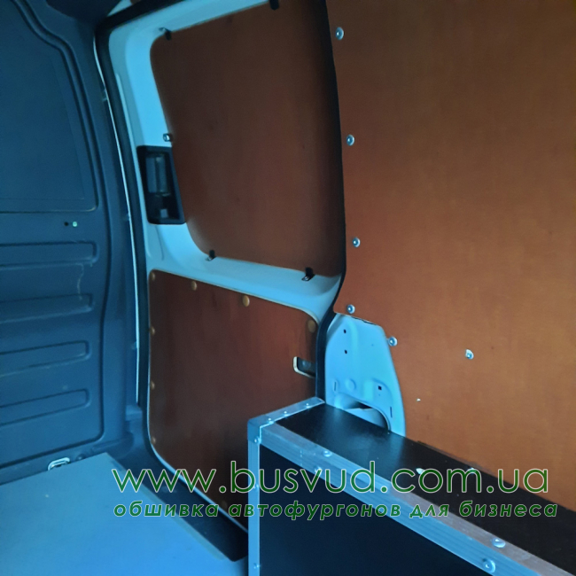 Обшивка стен фургона Volkswagen Caddy L2H1 Обшивка стен фургона Volkswagen Caddy L2H1